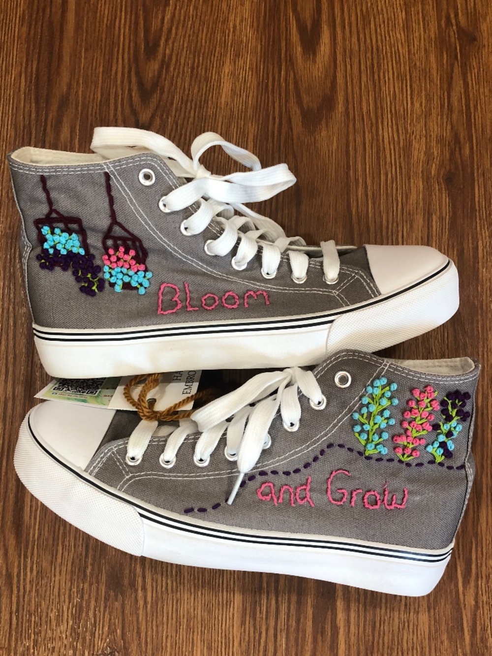 Hand Embroidered Sneakers Grey Womens Size 9